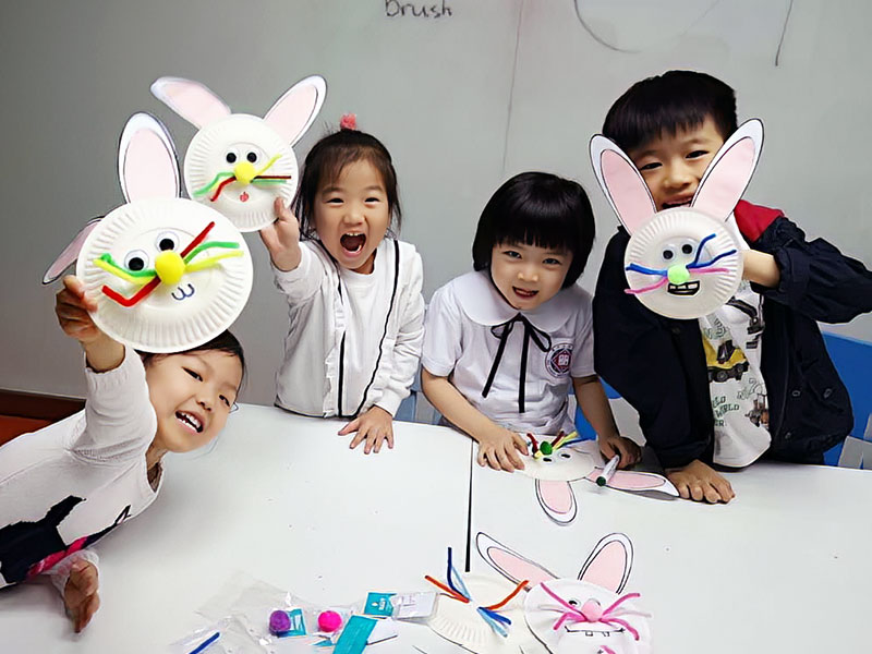 "Kindergarten students attend English speaking club"